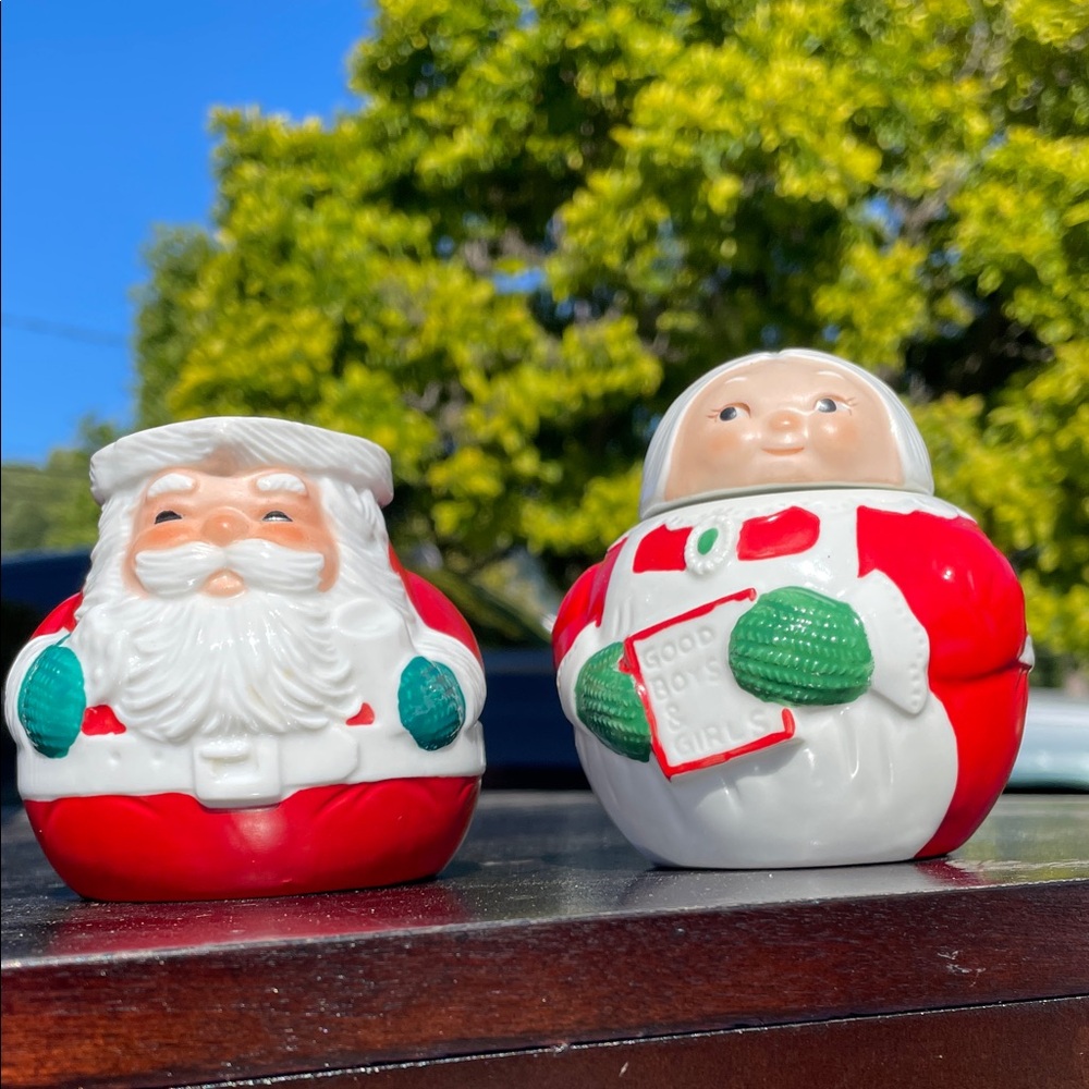 Avon Santa and Mrs. Claus Holiday Decor